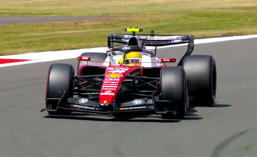 LEWIS HAMILTON, SILVERSTONE'DA SPRINT YARIŞI IÇIN POLE'DE!